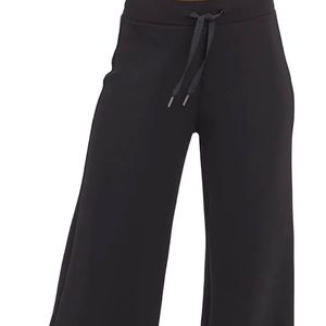 NWT SPANX 
AirEssentials Wide Leg Pants
Black 
S M or L
30.5" 
Style # 50239R